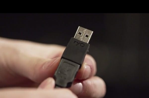 人も USB も裏表がないとイイ、“USB の向き”がなくなる「ryo adapter」
