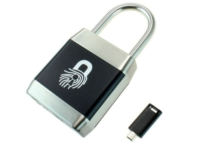 本体と付属USBキー