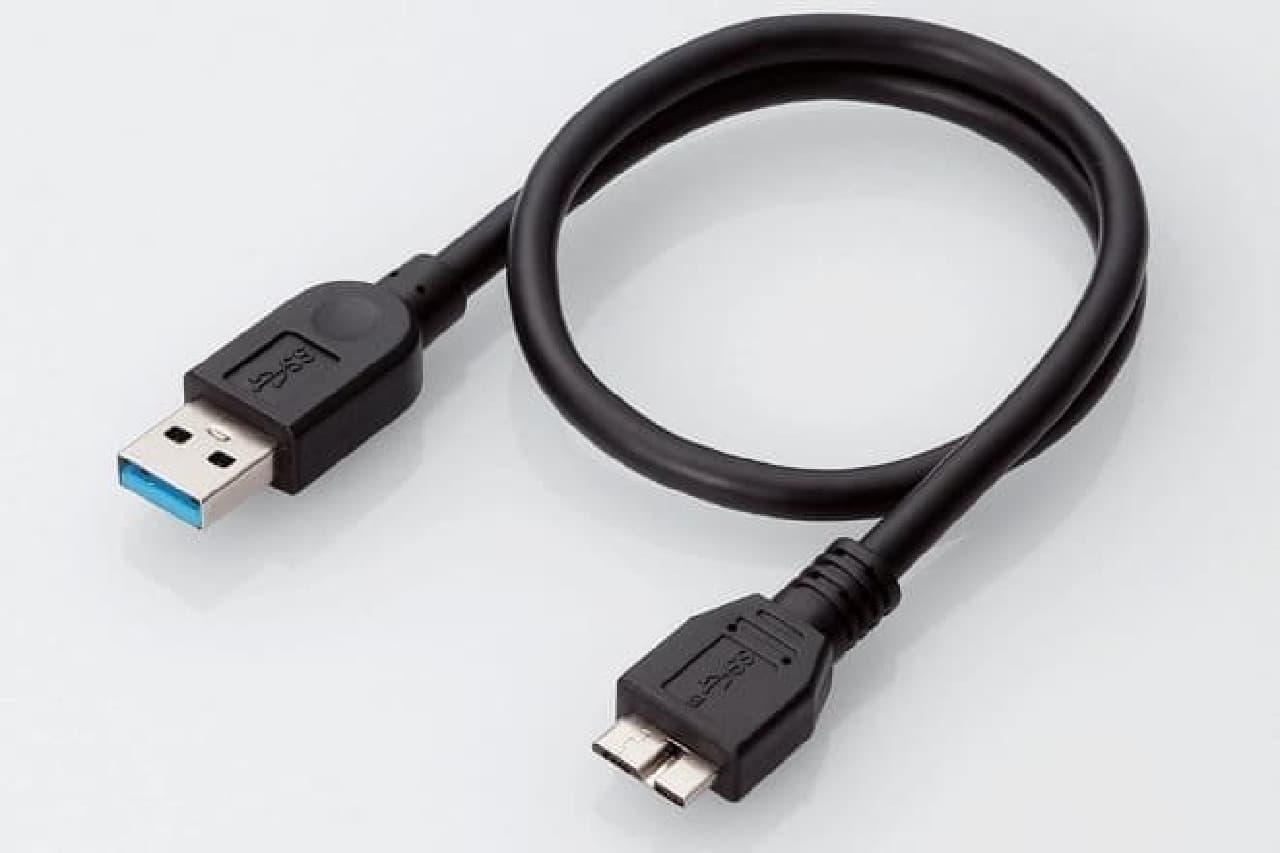 USB 3.0接続用のケーブル付き