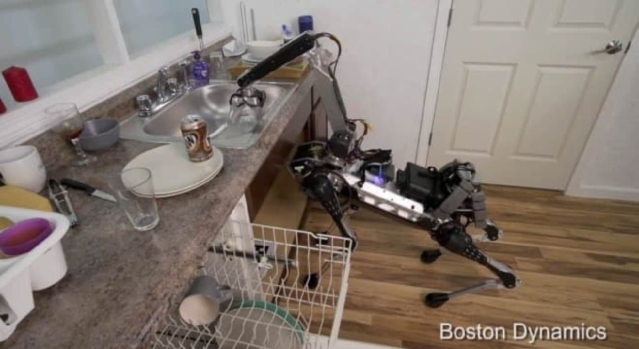 「SpotMini」の家事能力紹介例１：コップを食洗機へ