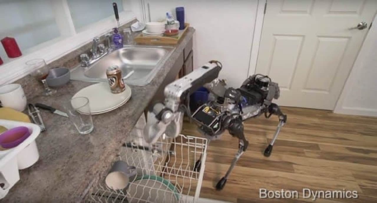 「SpotMini」の家事能力紹介例２：コップを食洗機へ