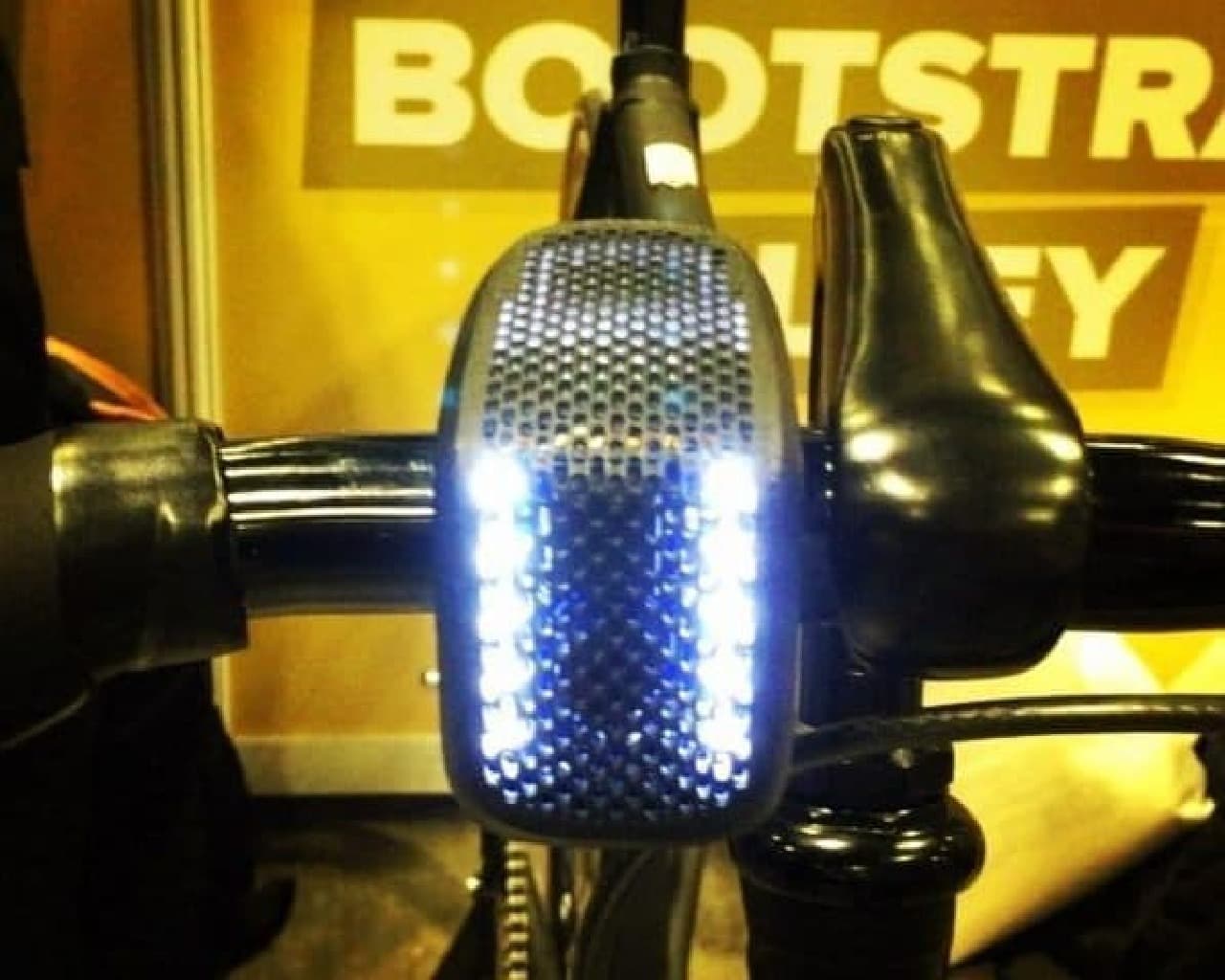 自転車用ナビであり、ライトであり、盗難防止システムでもあるベル「Shoka Bell」