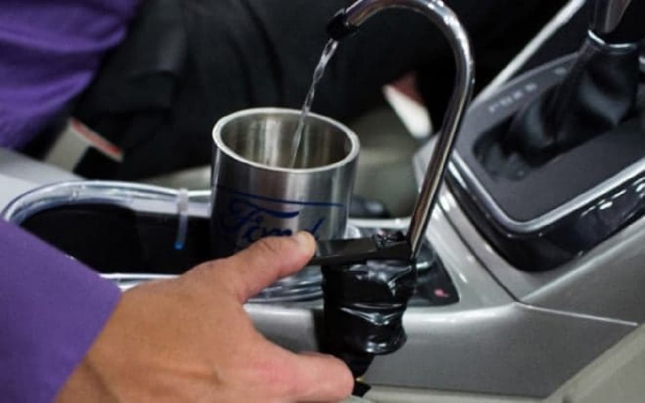 車内で飲料水を生み出す、フォードの「On-the-Go H2O」