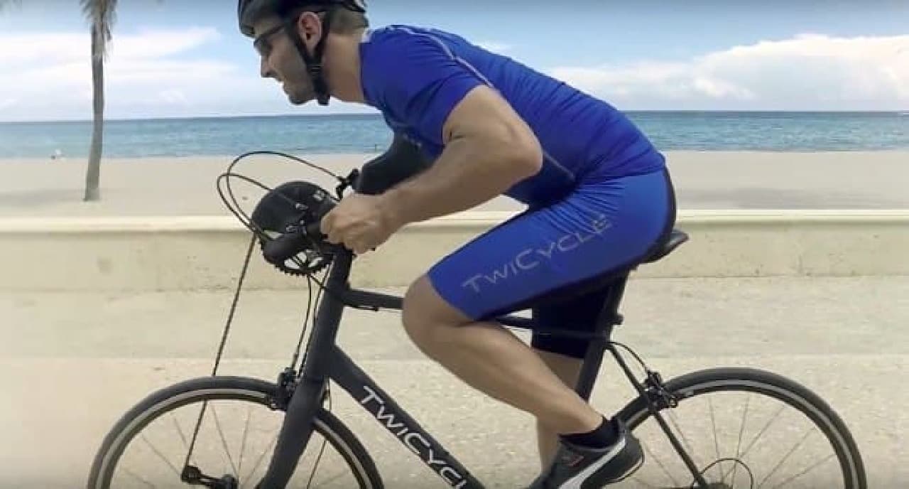 足だけでなく、手でも漕げる自転車「TwiCycle」