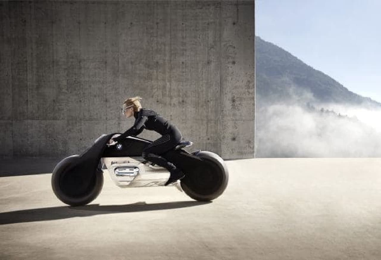BMW Motorradの100周年記念コンセプトモデル「VISION NEXT 100」