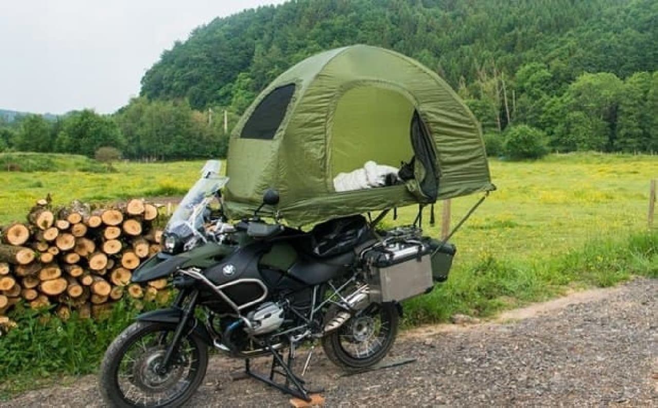 バイクの上に張るテント「Mobed」