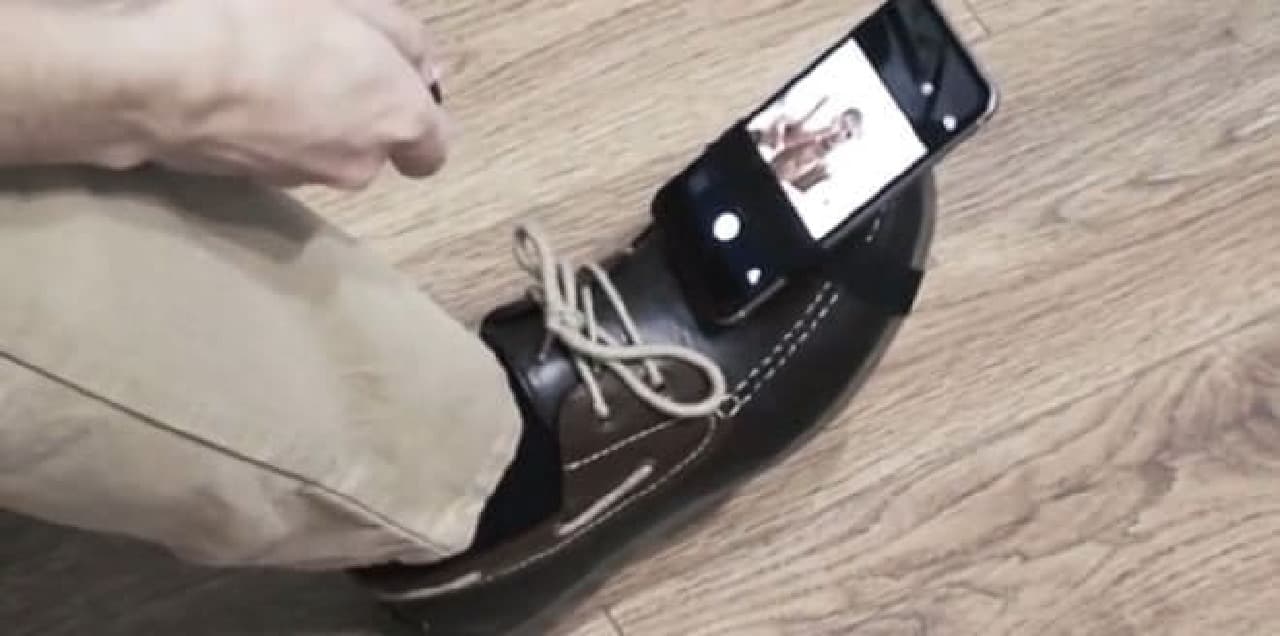 新時代の自撮り器具「Selfie Feet」