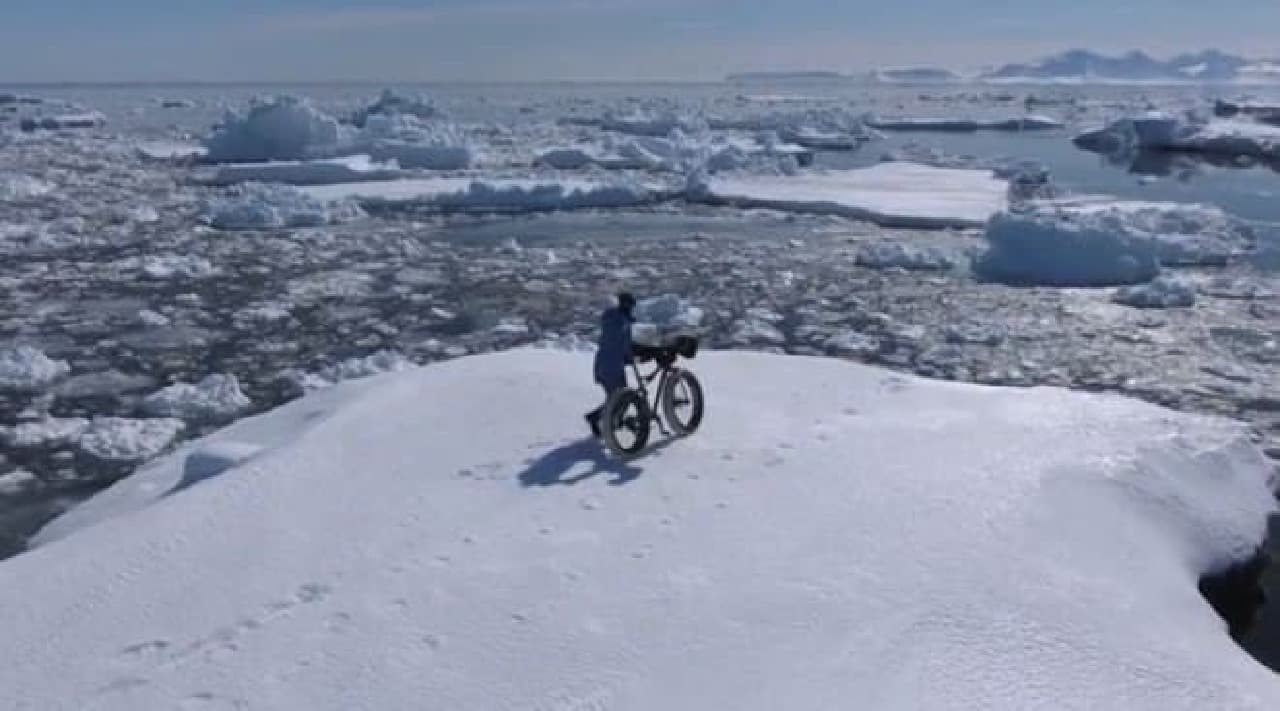 南極を走れる自転車、両輪駆動の「FAT 4」と「FAT 5」