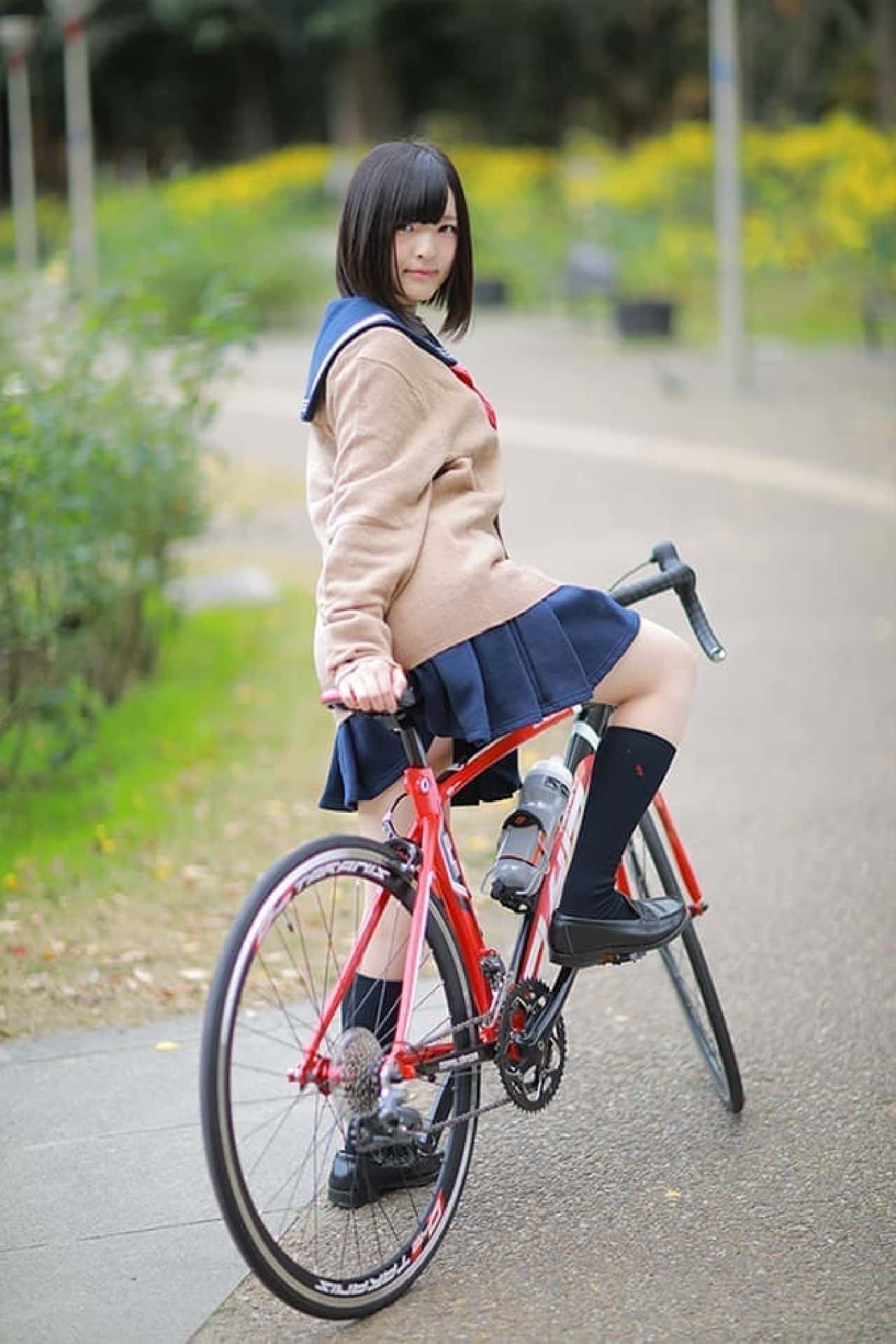女子 高生 自転車 スカート