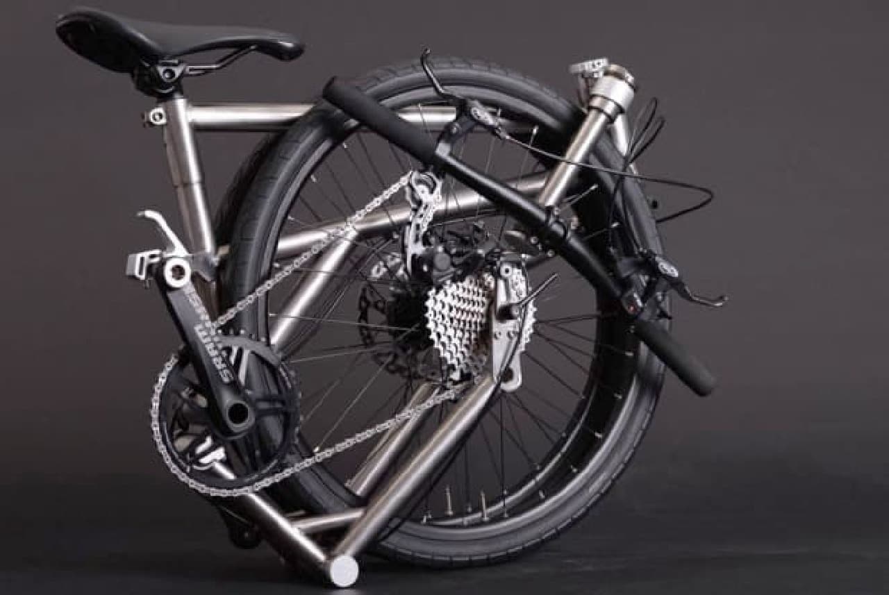 “ほぼタイヤサイズ”の折り畳み自転車「HELIX」