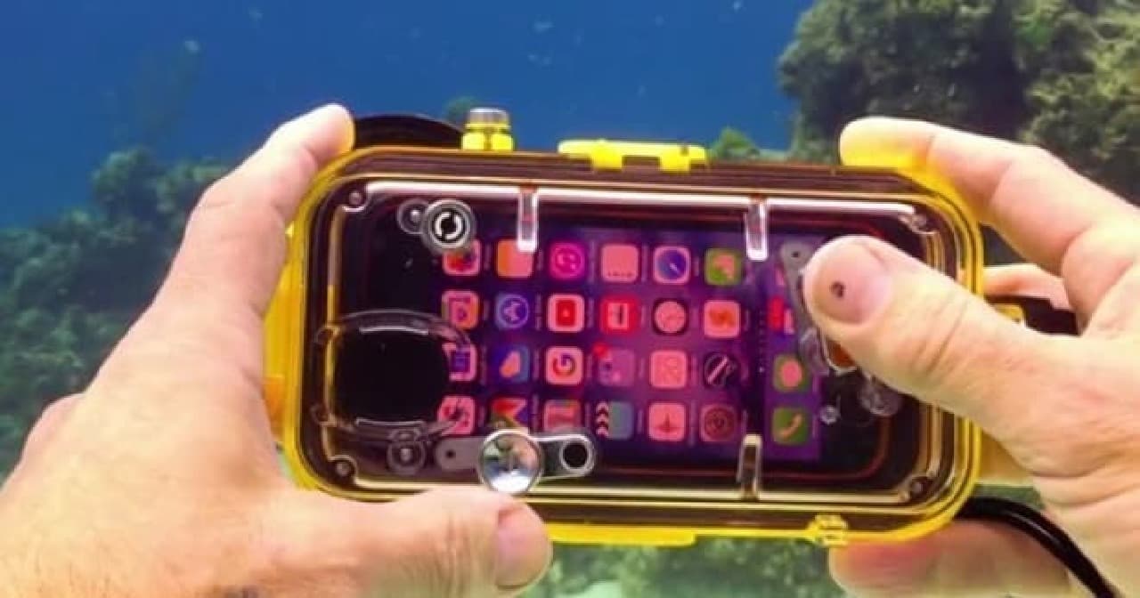 海面下100メートルでの撮影に対応したiPhoneケース「LenzO」