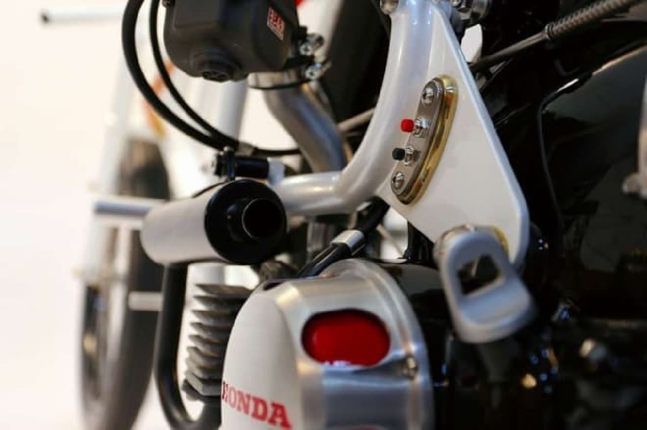 ホンダのエンジンを積んだバイク型防犯カメラ