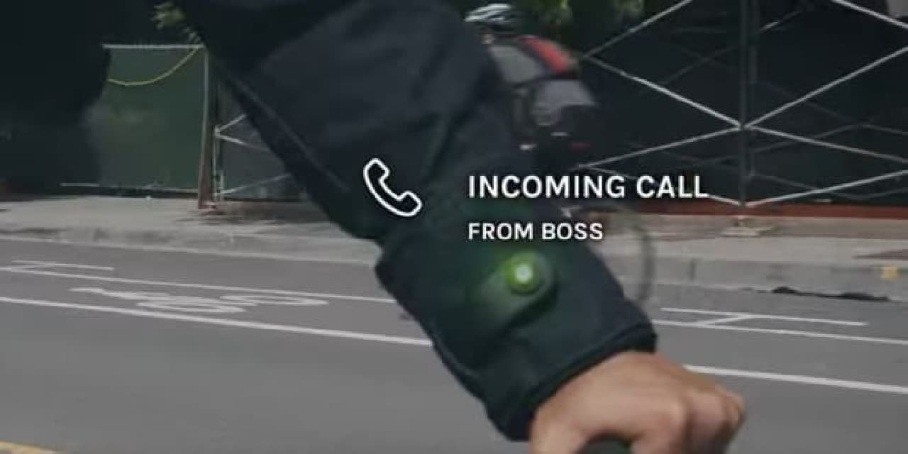 スマートフォンをコントロールできるタッチ袖付きの「Levi's Commuter Trucker Jacket」