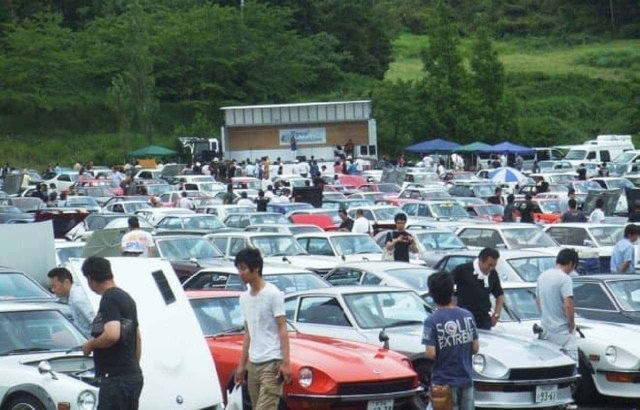 昭和の名車「700台」が集結する「デュアルファクトリー中部ミーティングin奥伊吹」