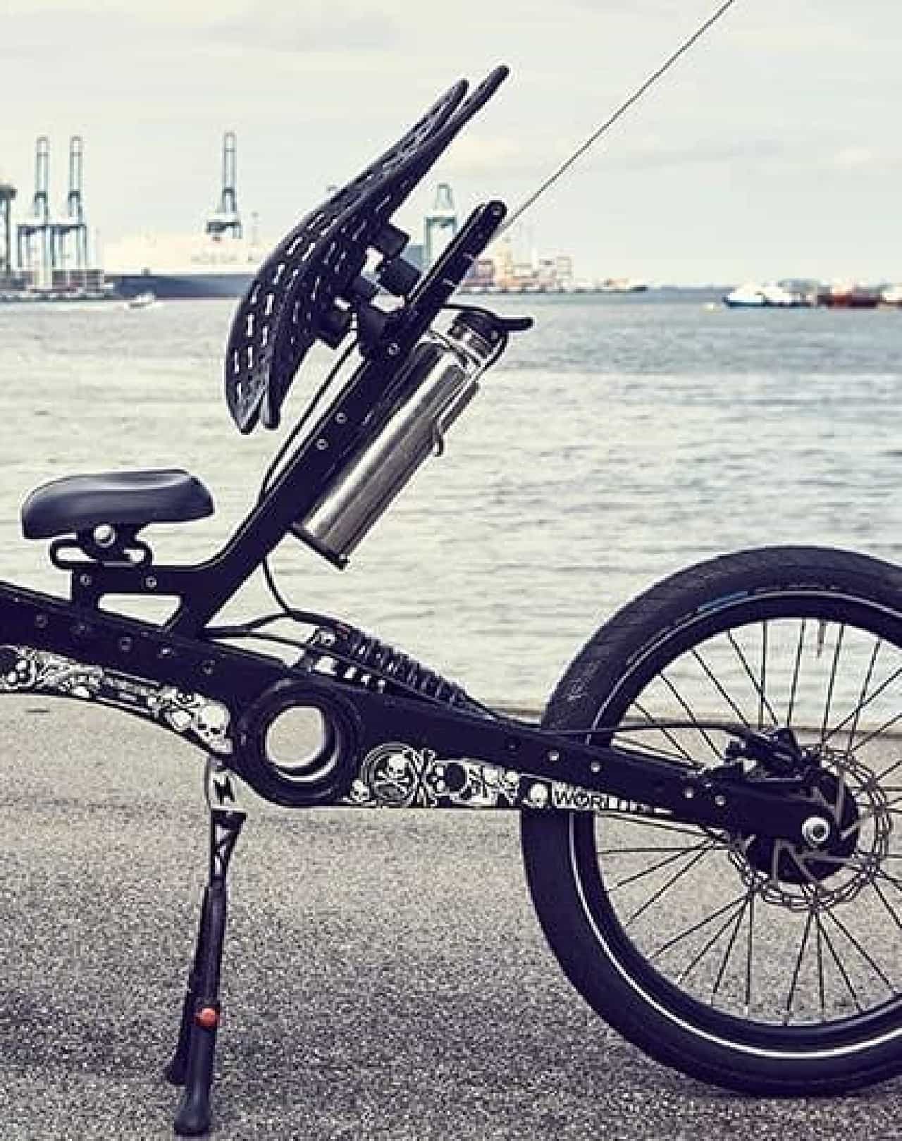 リカンベントのデメリットを電動アシストで補った自転車「MC2 Chopper bike」