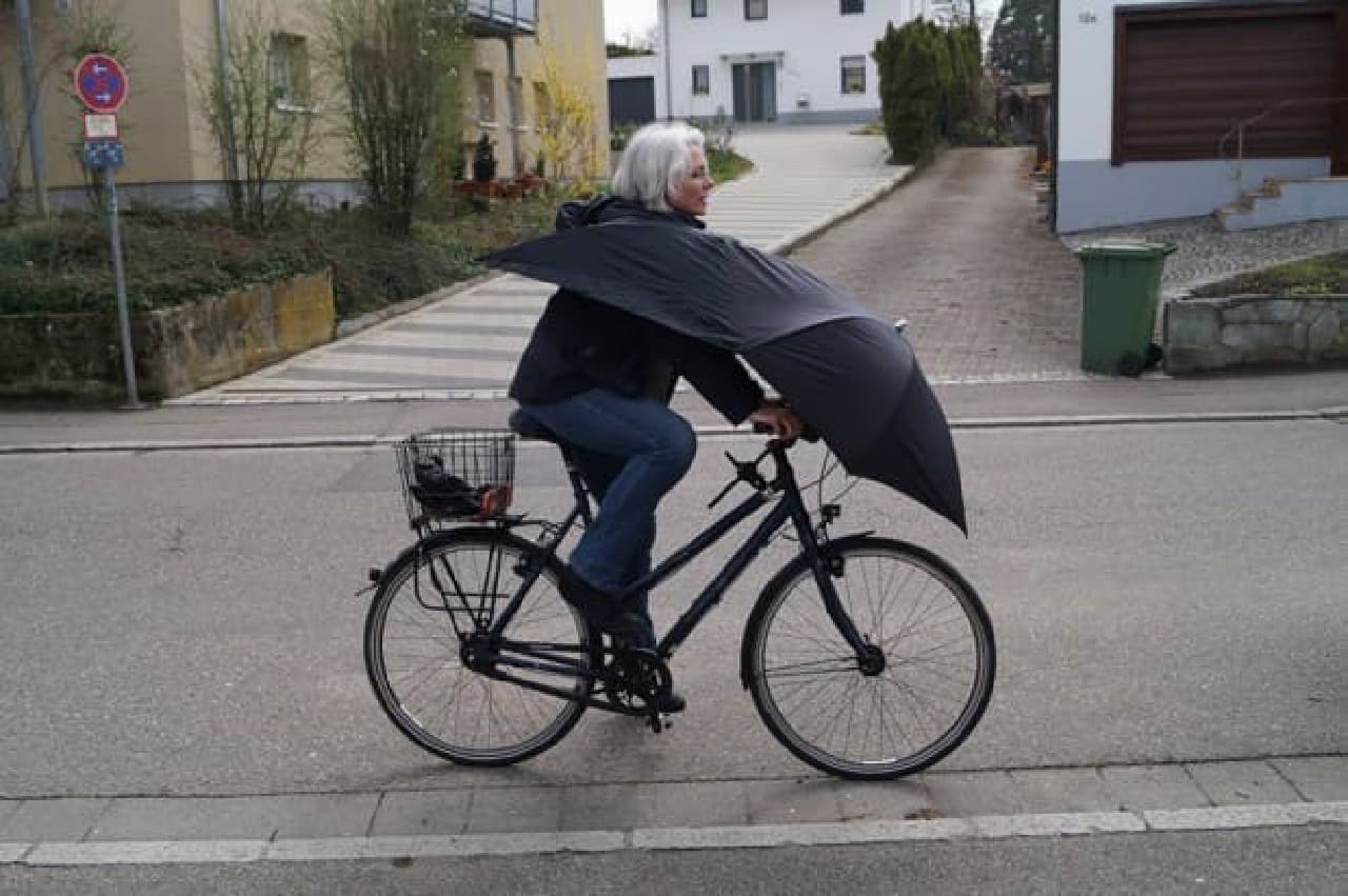 自転車用の傘「UNDER-COVER」