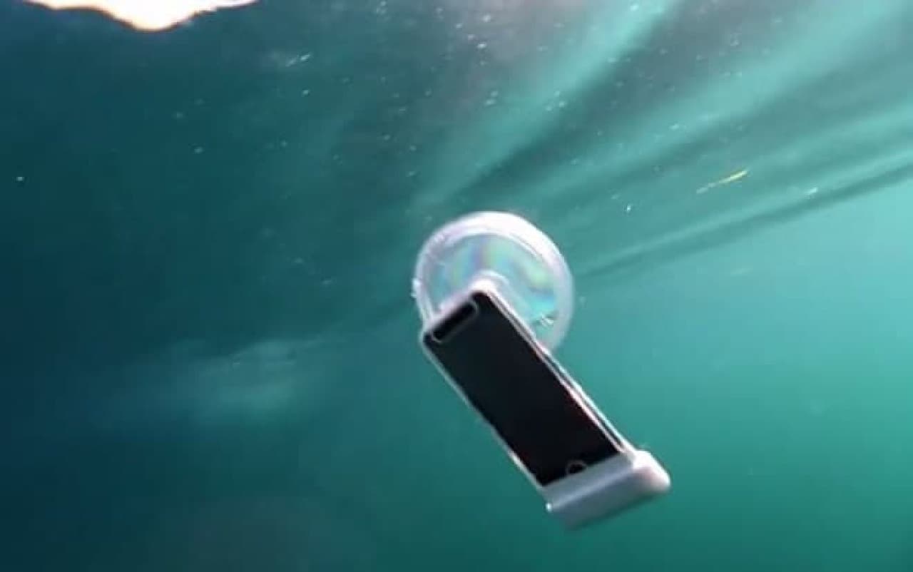 iPhoneで「水中＆水上写真」を撮影できるドームポート付きの「amphipac」－