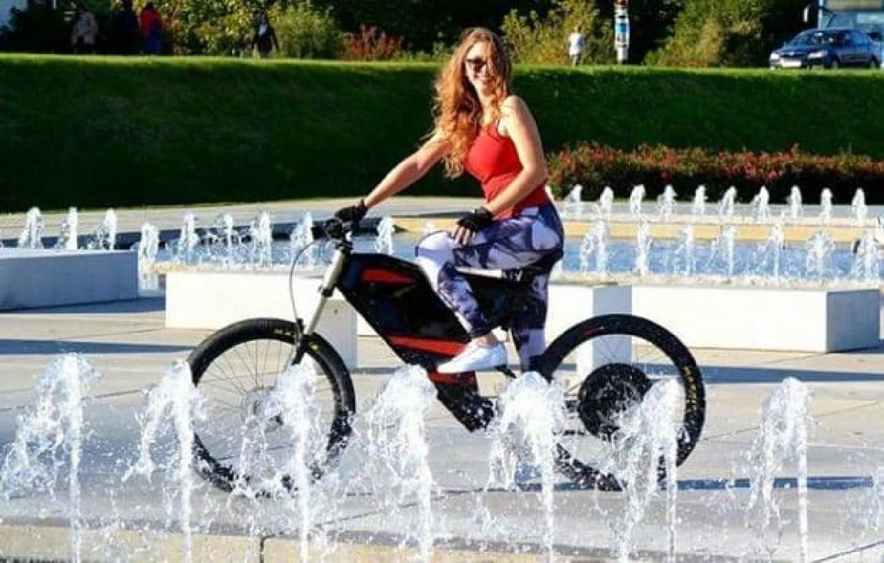 1回の充電で350キロ走れる電動バイク「Grunner X」－
