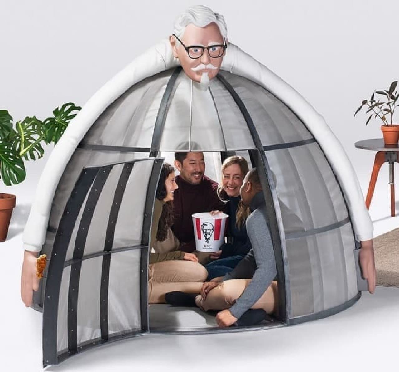 KFCの携帯電波遮断テント「Internet Escape Pod」