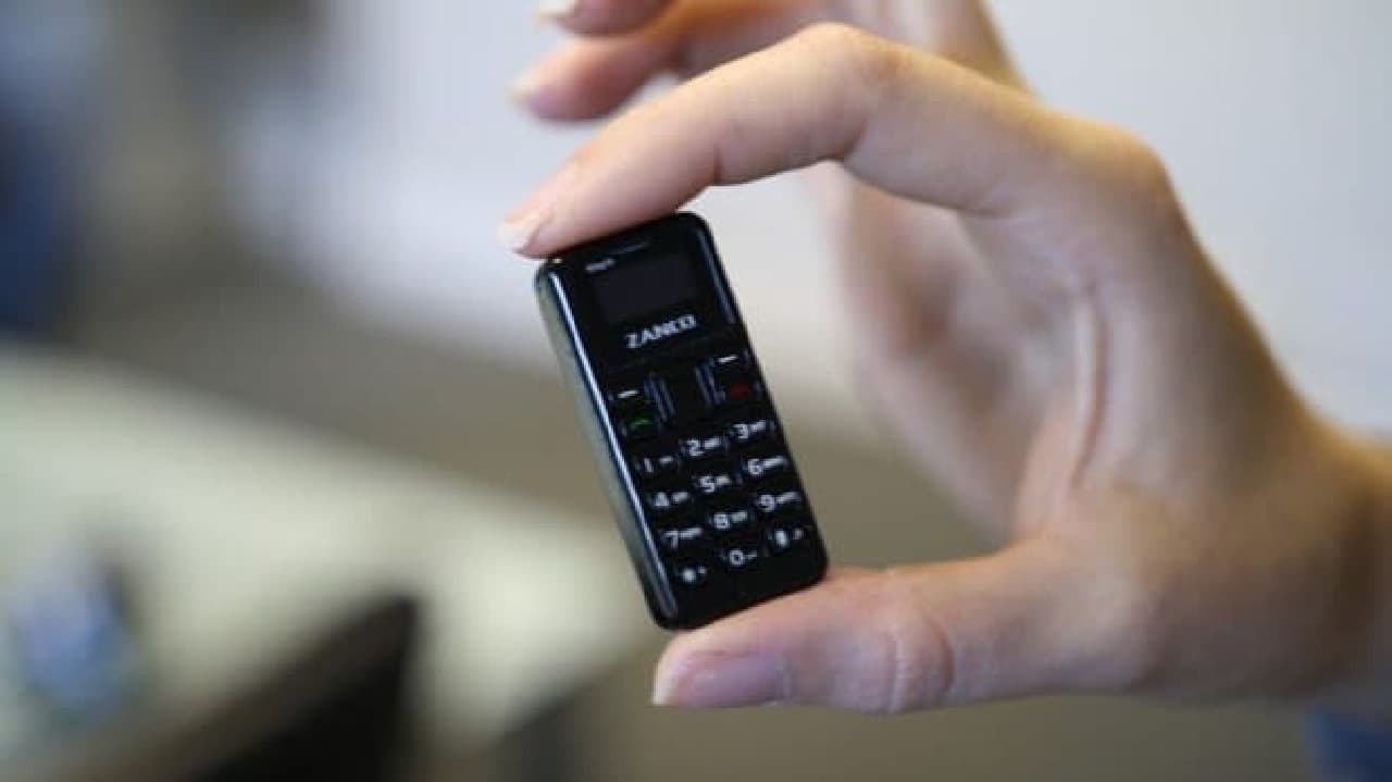 世界一小さい携帯電話「Zanco tiny t1」