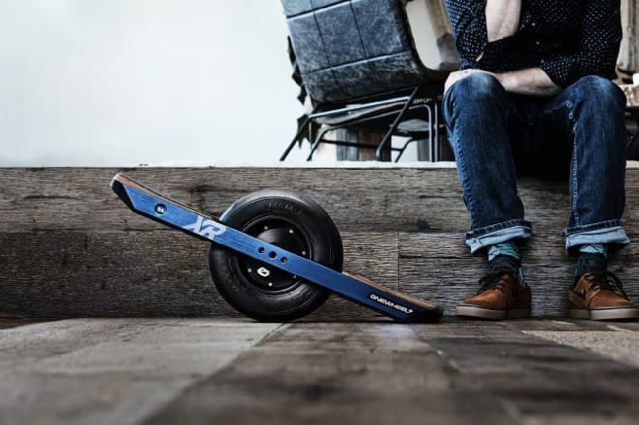一輪電動スケートボードの最新モデル「ONEWHEEL+ XR」