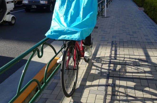 雨の日の自転車通勤にはこれ！「マルト（MARUTO） 自転車屋さんのポンチョ」 [インターネットコム]