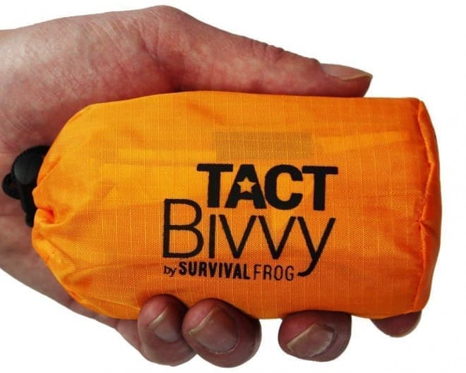 手のひらサイズの非常用寝袋Survival Frog「Tact Bivvy」