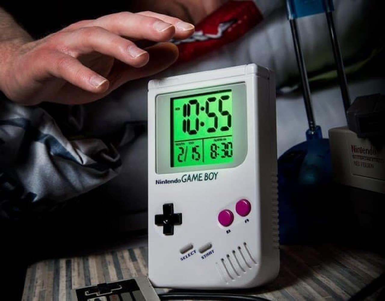 任天堂ゲームボーイをモチーフにした目覚まし時計「Game Boy Alarm Clock」
