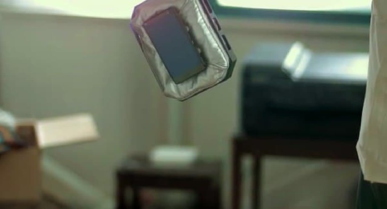 ホンダによるエアバッグ付きスマートフォンケース「Smartphone Case N」