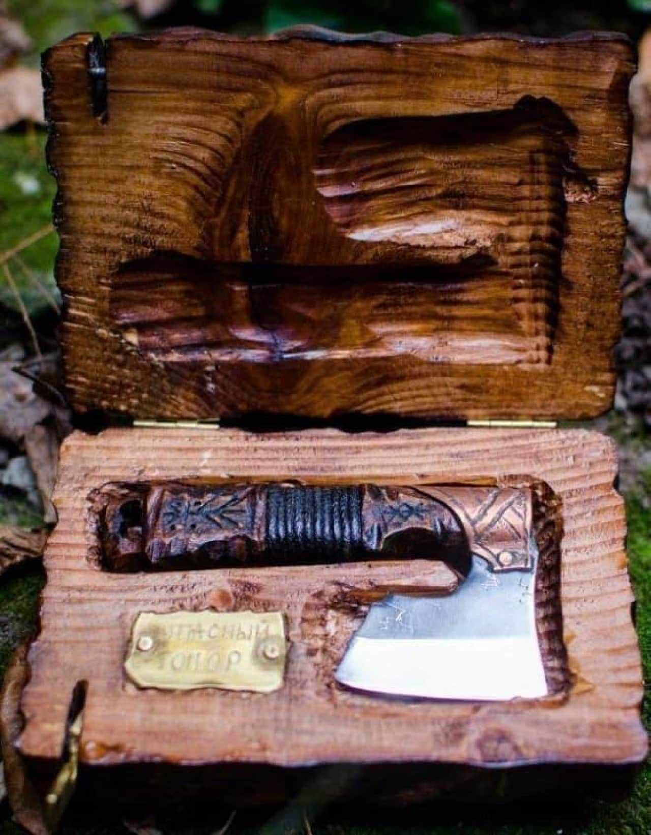 戦士の斧型髭剃り「Warrior axe in Viking Celtic Nordic style」