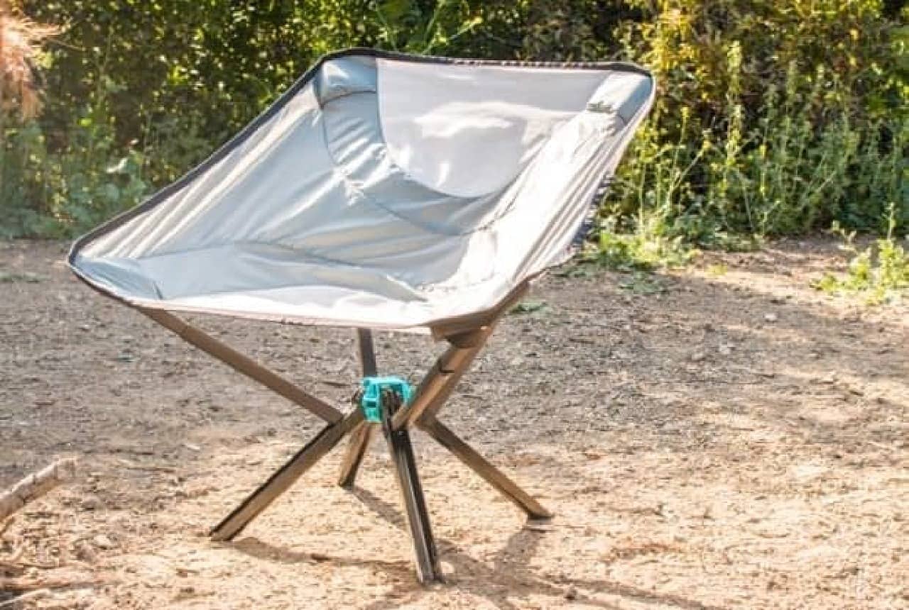 折り畳むとボトルサイズになるキャンプチェア「Go Chair」