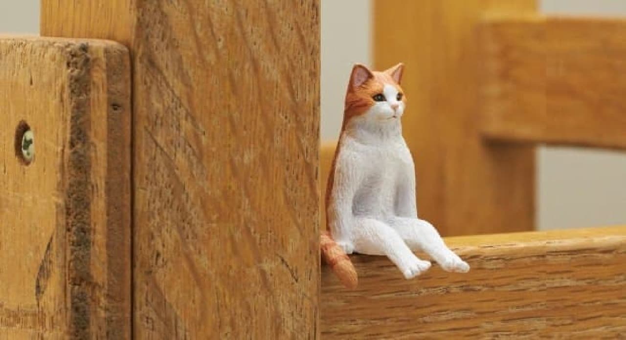 カプセルトイ「座る猫」 － 「今日も何処かで♪」
