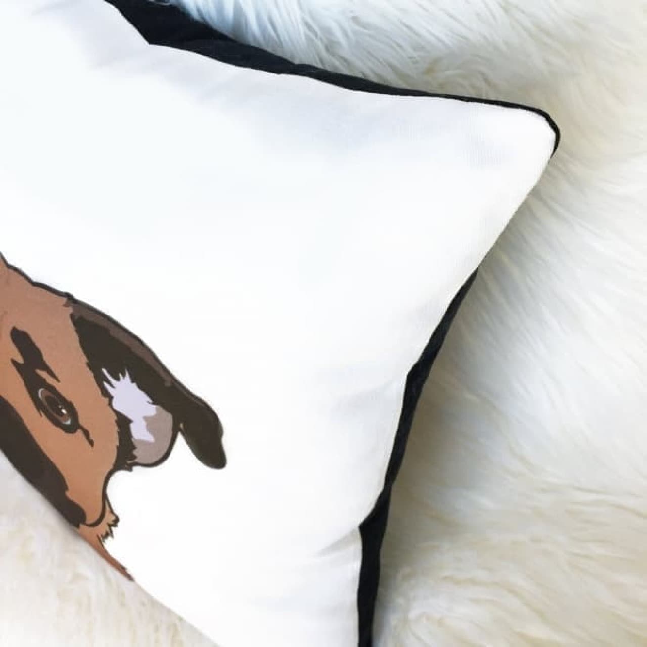 あなたの愛犬/愛猫をクッションにしてくれる「Custom Pet Illustration Pillow」