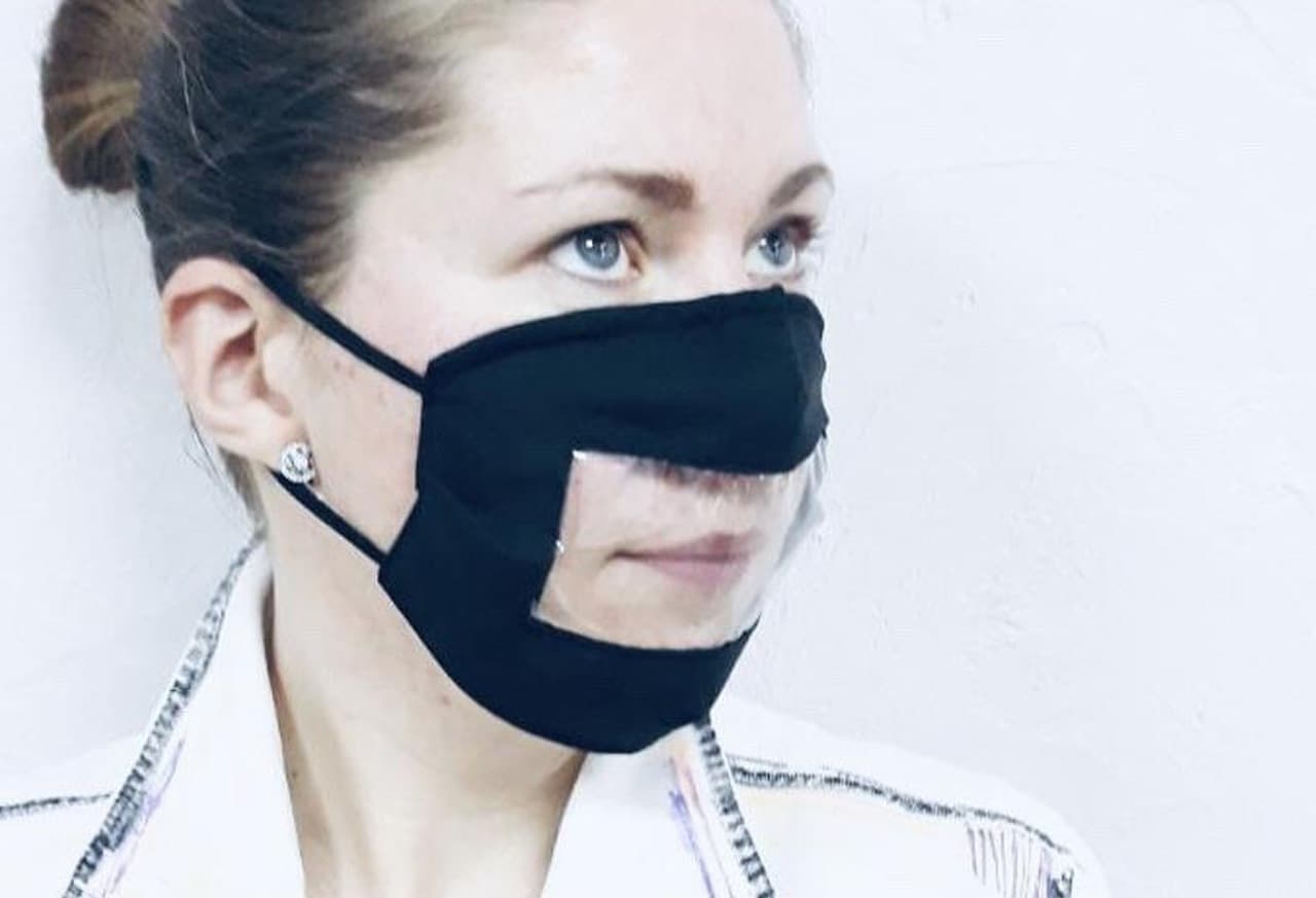 透明マスクがDOMDRICHStudioから － 顔を隠したくない人に