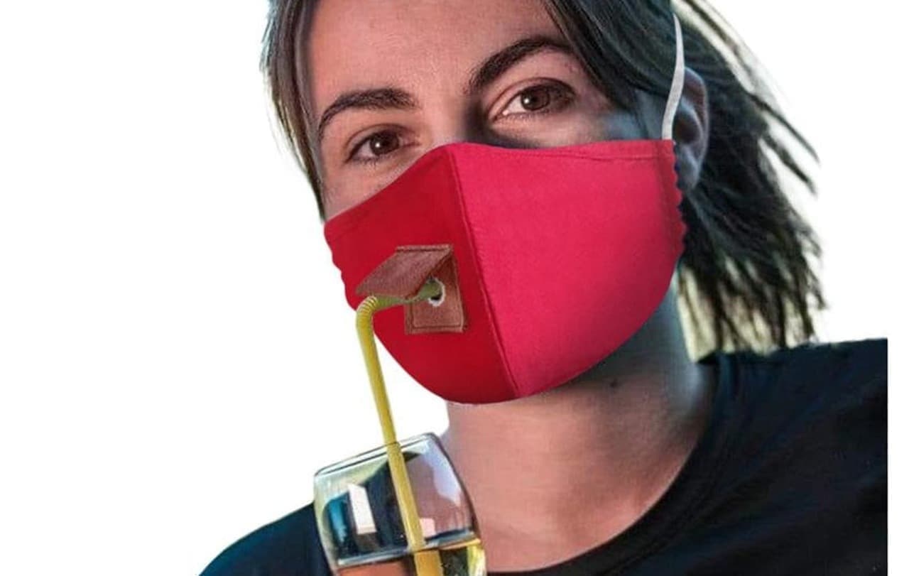 ストローをさせるマスク「Drinking Mask with Hole for Straw」