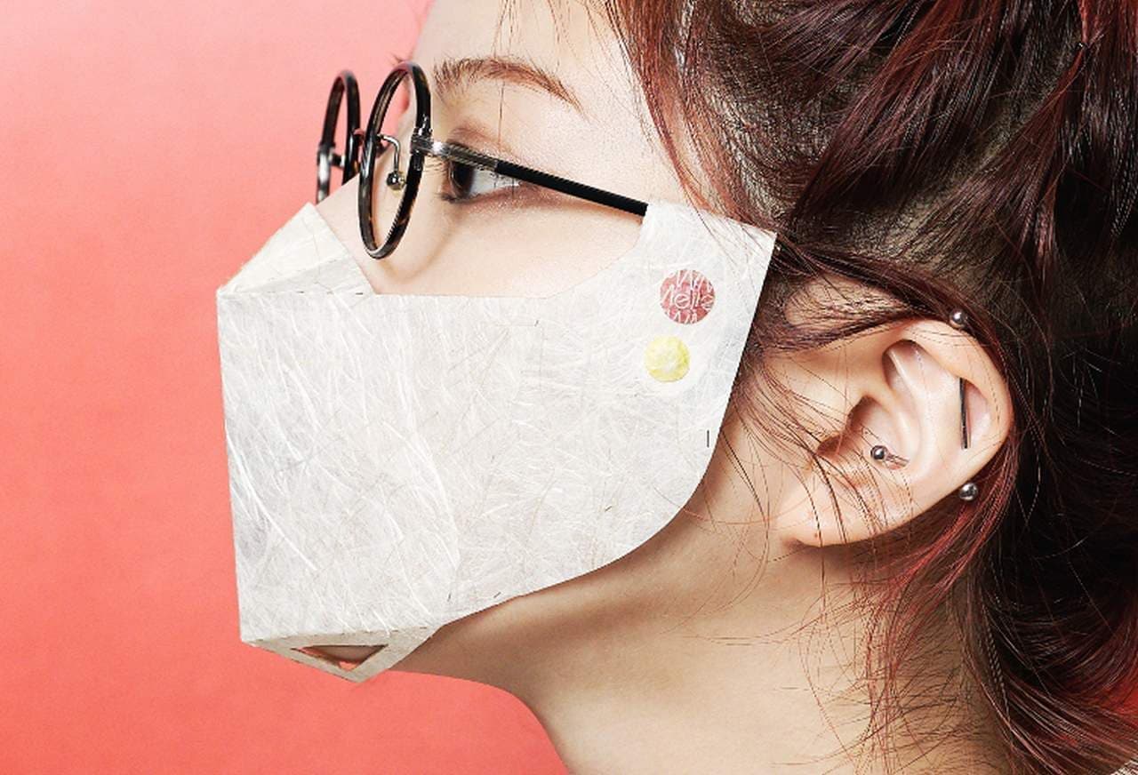 顔にほとんど触れないマスク！メガネに吊るす和紙ますく「Mei Mei／銘銘」 ― 折り紙をモデルにした斬新なシルエット