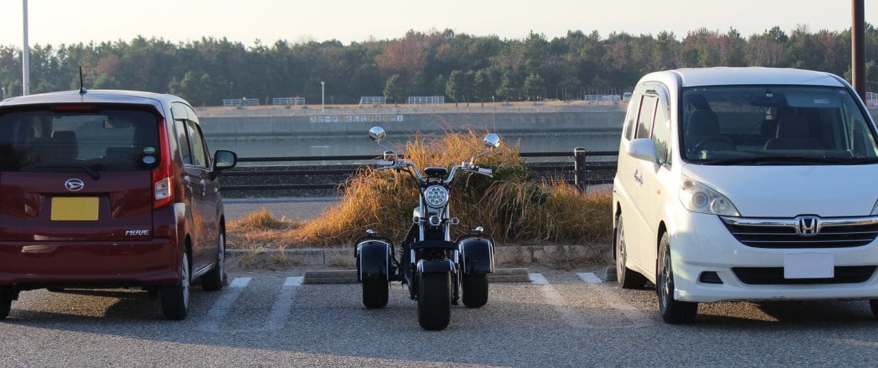 普通自動車免許で公道を走れる電動バイク「ブレイズEVトライク」に特別カラー「ストロングレッド」