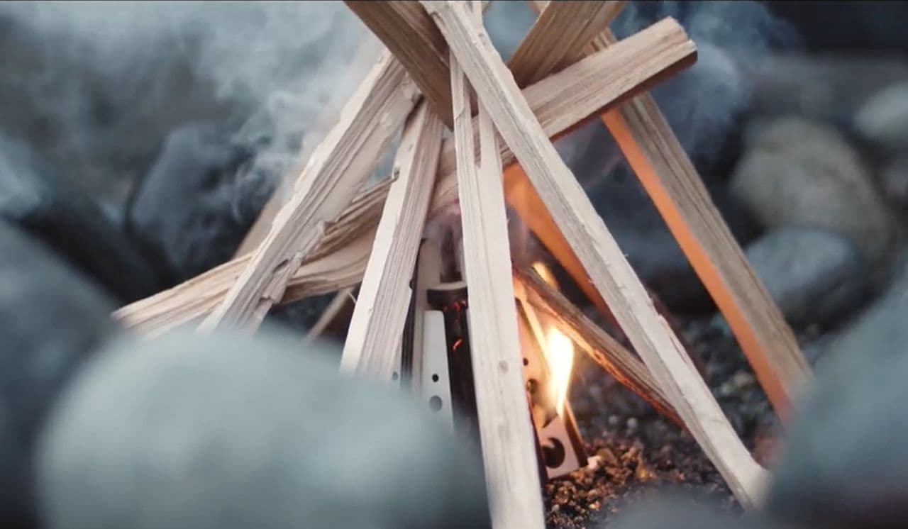 【キャンプ】遊び心のある着火剤「Firetent」…焚火をする前にミニテントを組む