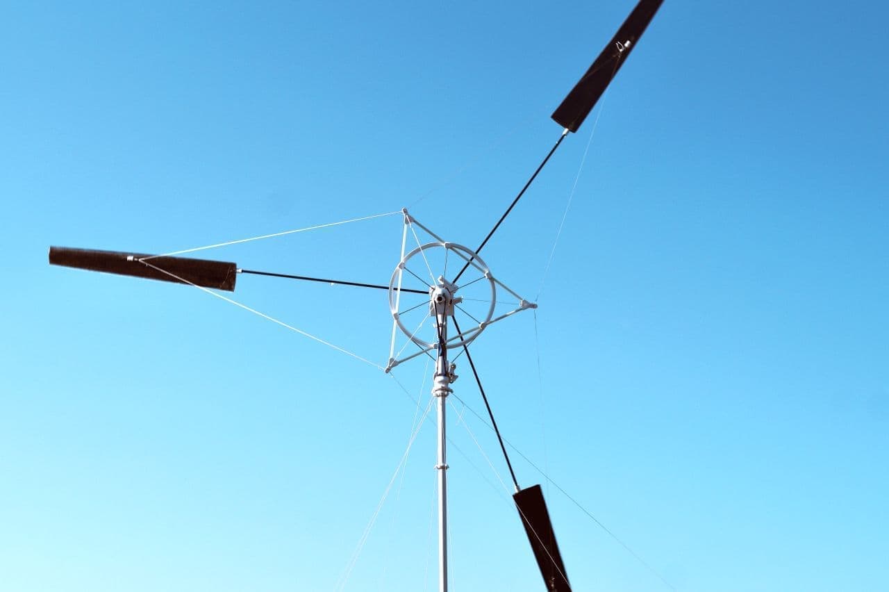 【キャンプをオール電化】15分で設営できるポータブル風力発電機「ウインド キャッチャー」