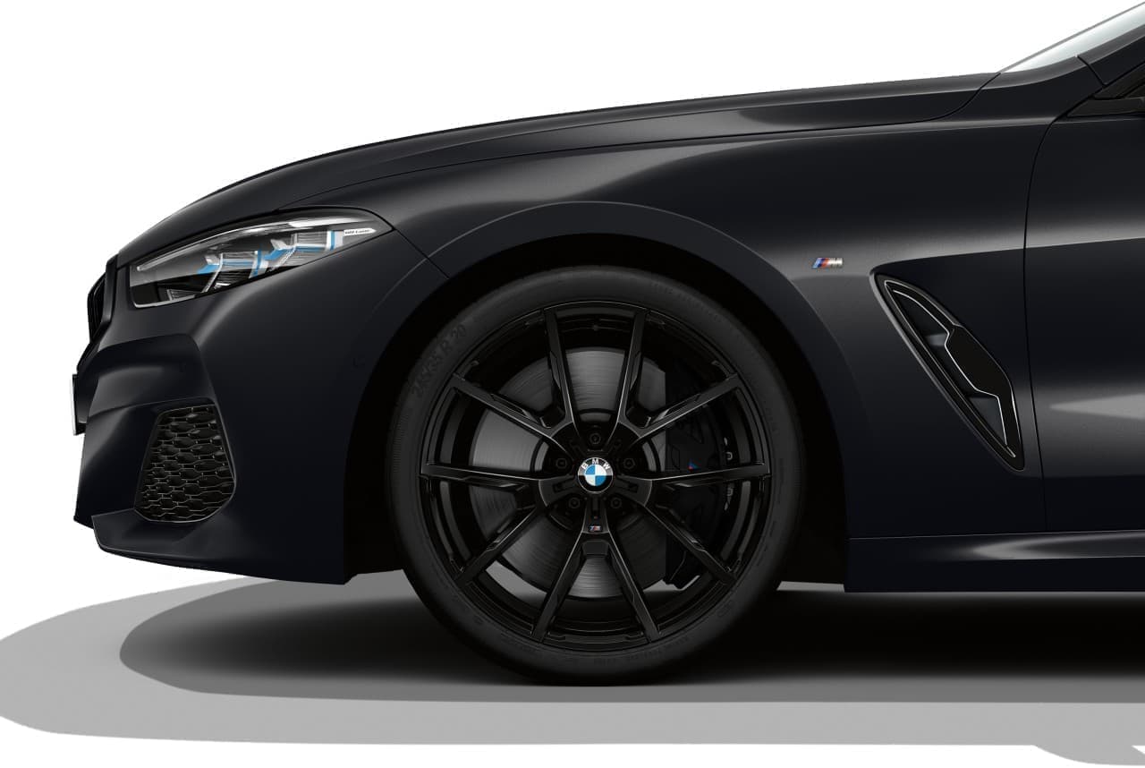 BMW 8シリーズに限定車「Frozen Black Edition」 内外装を漆黒で統一