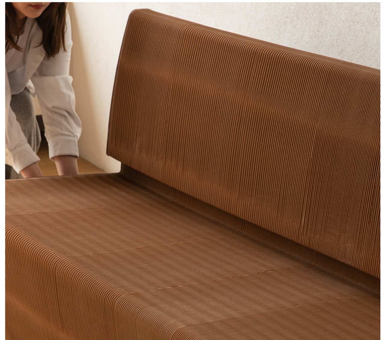 紙製のソファー「ペーパーソファー」Makuakeに登場　収納時には厚さ9cmに