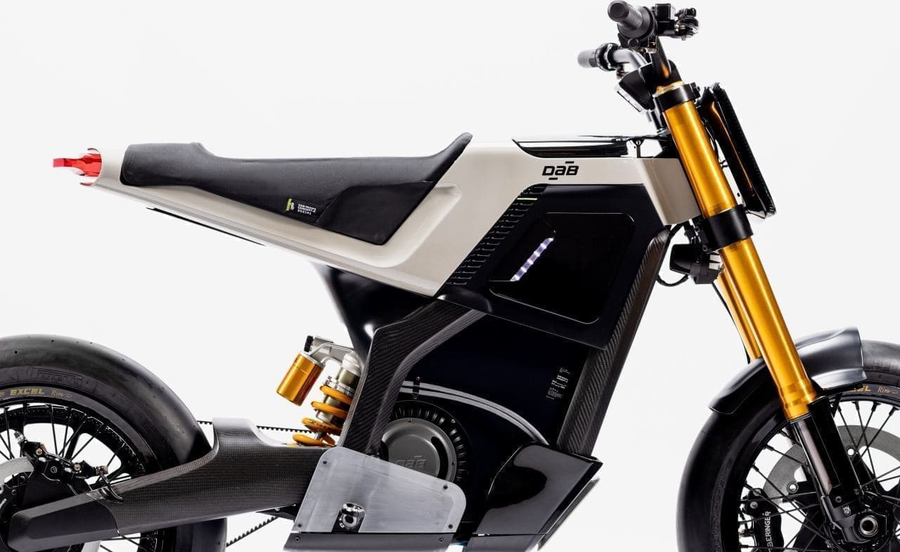 カーボンボディの電動バイクDAB MOTORS「CONCEPT-E」