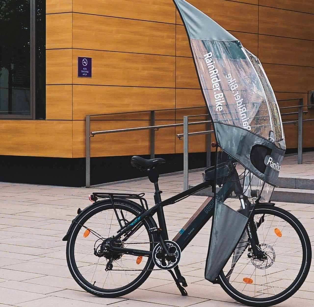 雨の日の自転車通勤を快適にRainRiderの「Softtop」 足元までカバー＆駐輪時用のパーキングポジション装備