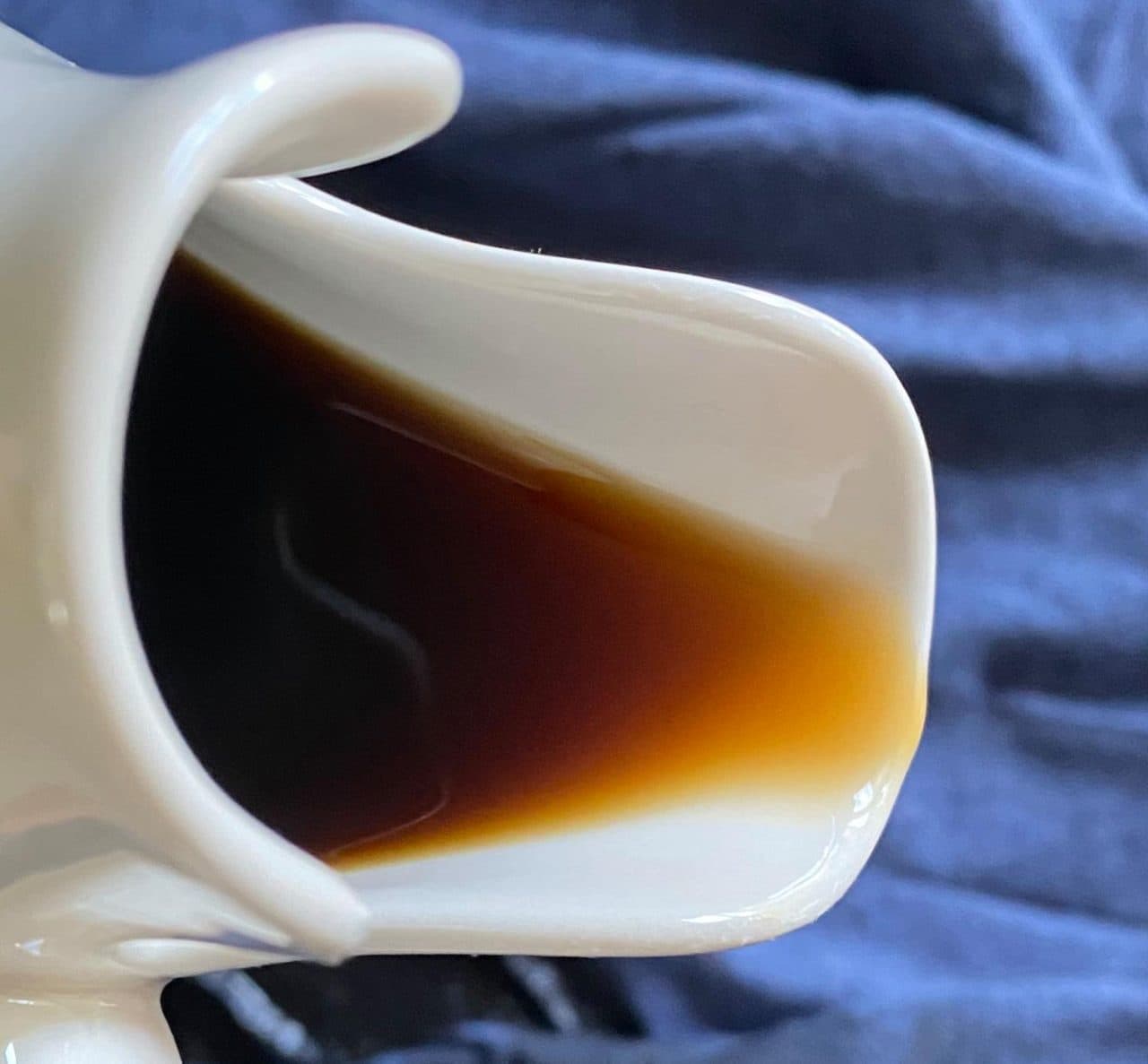 コーヒーがこぼれないマグカップ ソファーでリラックスしながら飲める「RELAXX MUG」