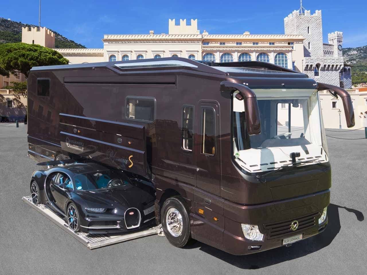 ブガッティ「シロン」を飲み込むキャンピングカー Volkner Mobilの「Performance S」　今年も「Caravan Salon」に登場