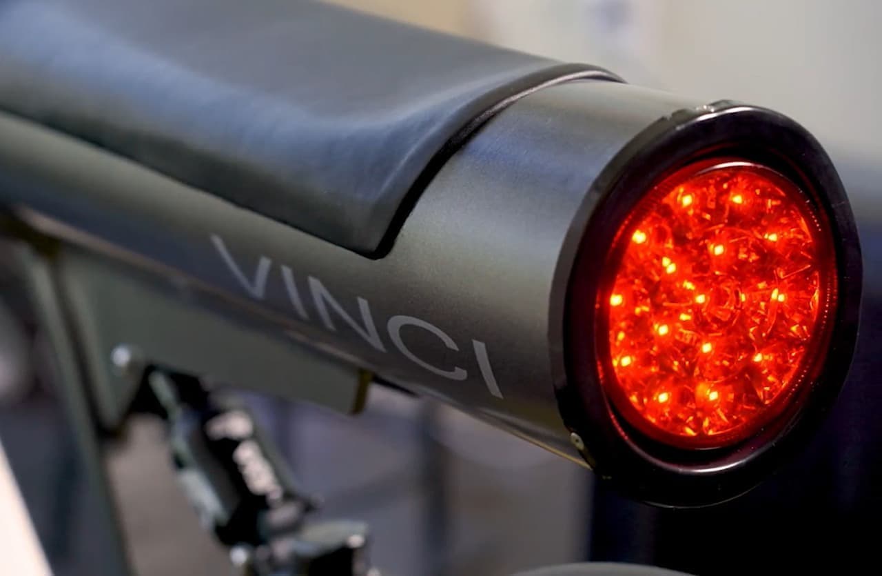 丸太みたいなフレームの電動バイク「Vinci」