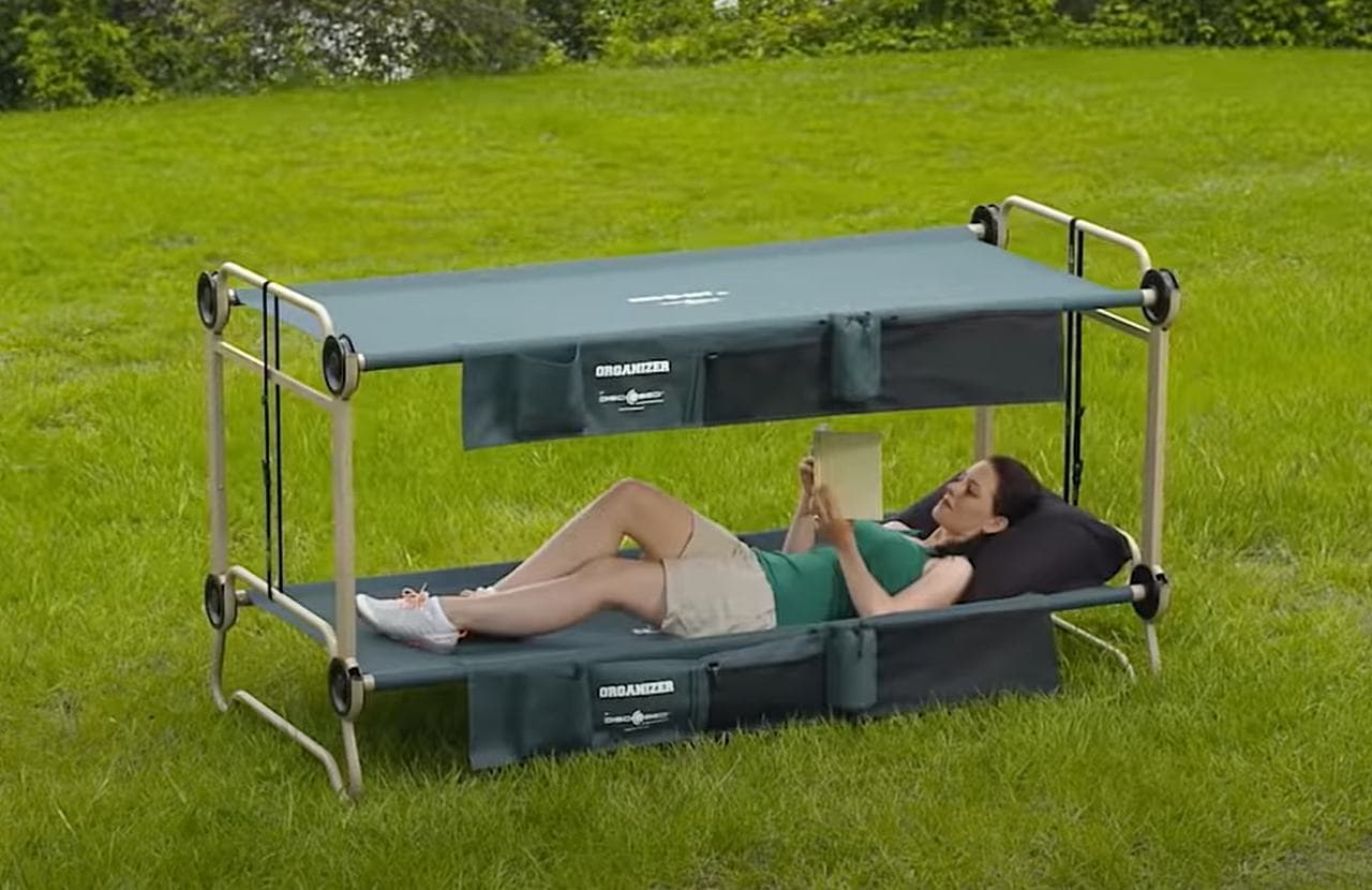 キャンプで2段ベッドに寝る 狭いテント内を有効活用する「Disc-O-Bed」