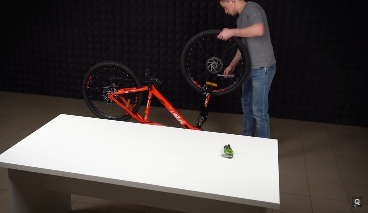 電動マルノコ自転車で氷の上を走る ― サイエンスビデオのThe QがDIY動画を公開