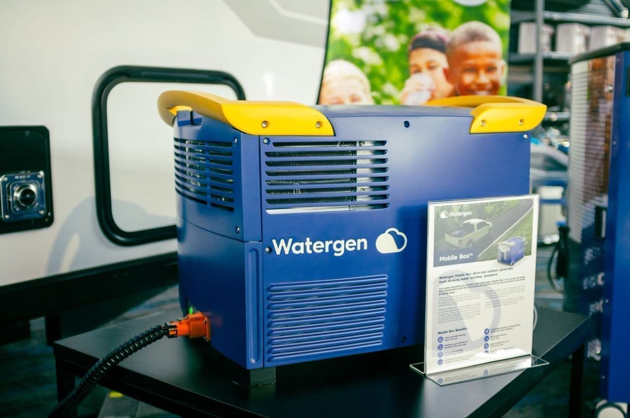 空気から飲み水を取り出すWatergen「Mobile Box」