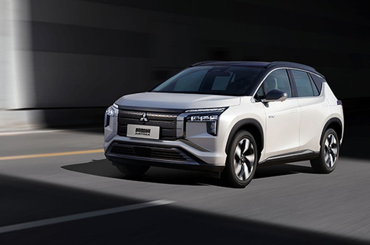 三菱自動車 SUVタイプの新型電気自動車「エアトレック」を広州モーターショーで世界初披露